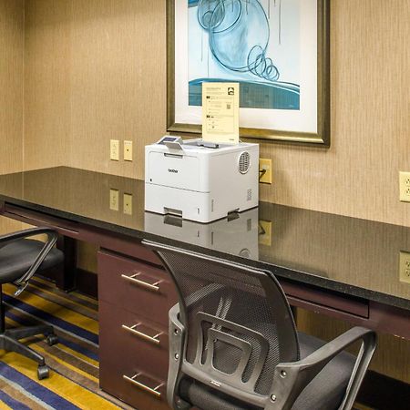 Embassy Suites By Hilton St Louis Airport Бриджтон Экстерьер фото