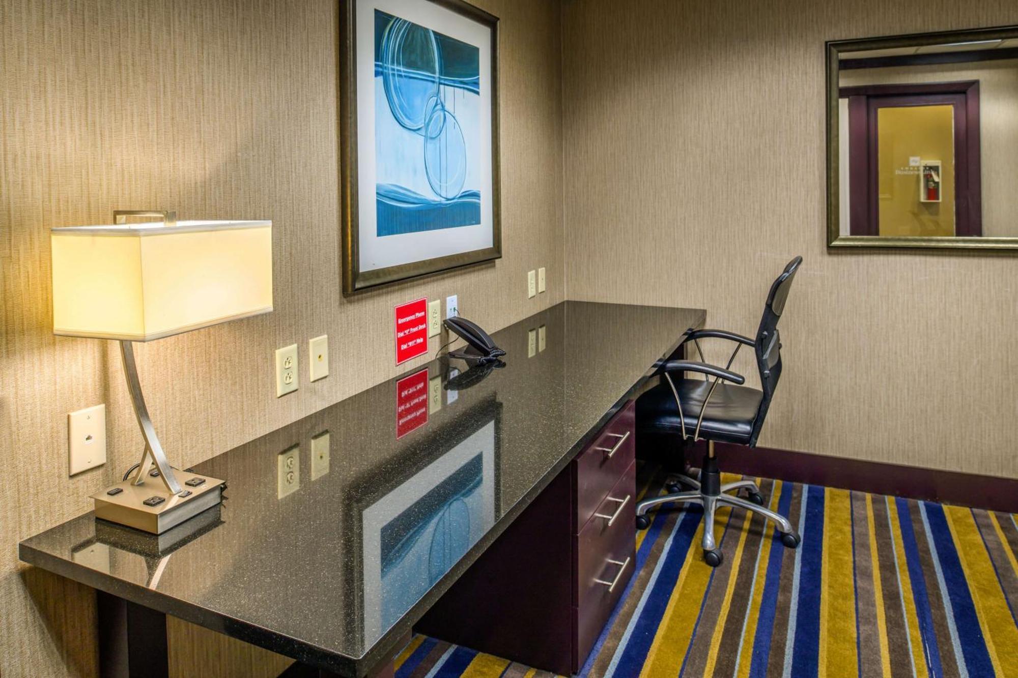Embassy Suites By Hilton St Louis Airport Бриджтон Экстерьер фото